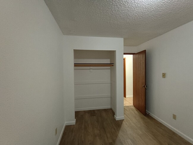 Building Photo - Centrally Located Town View Condo For Rent