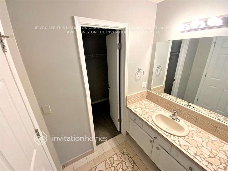 Building Photo - 12660 Beaubien Rd