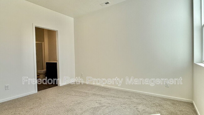 Building Photo - 5102 E Norma Ave