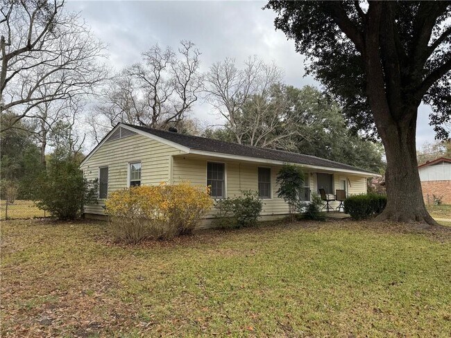 Building Photo - 4734 Clarendon Dr