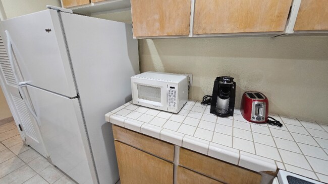 Building Photo - 75-6002-6002 Ali‘i Dr