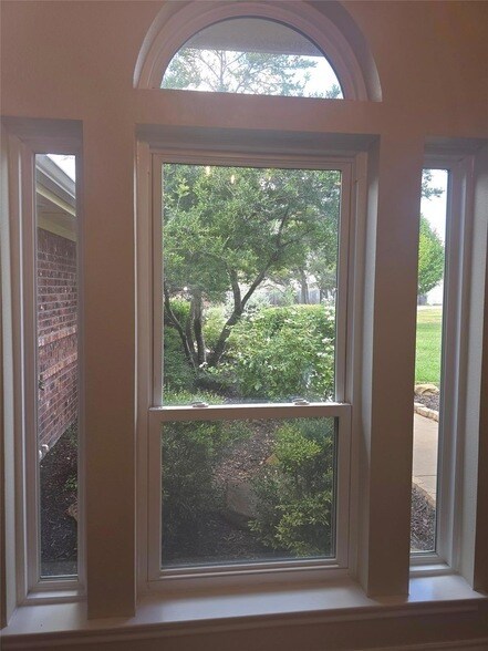 Building Photo - 1811 W Spanish Oak Dr