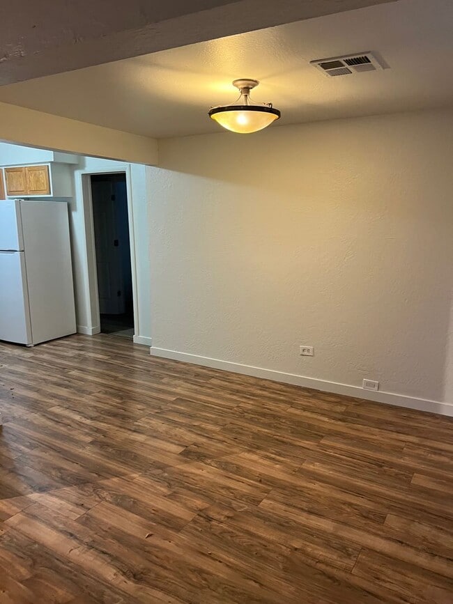 Building Photo - 3BED 2.5BATH HOME NEAR DOWNTOWN