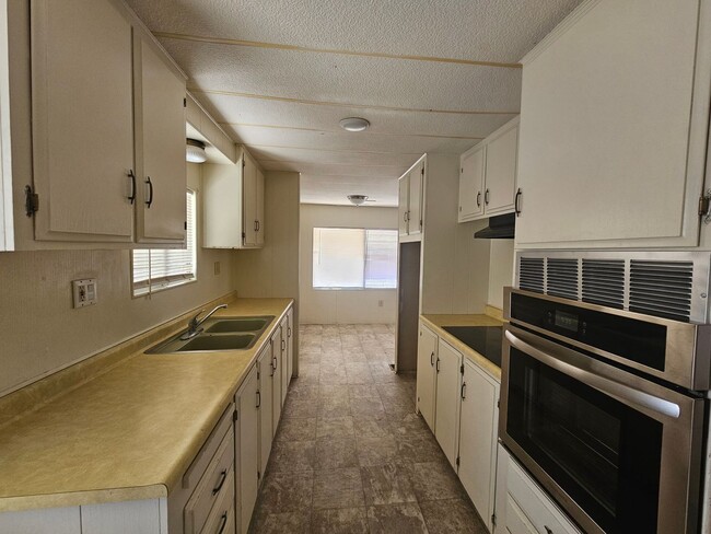 Building Photo - CUTE 2 Bed/2 Bath Mobile on 2 lots in Cent...