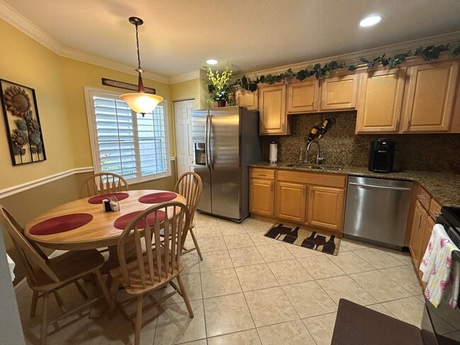 Building Photo - 10470 Pelican Dr