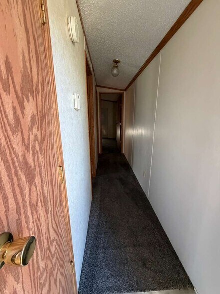 Building Photo - 905 W 37th Ave