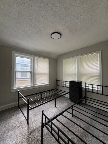 Building Photo - 5418 Olive St