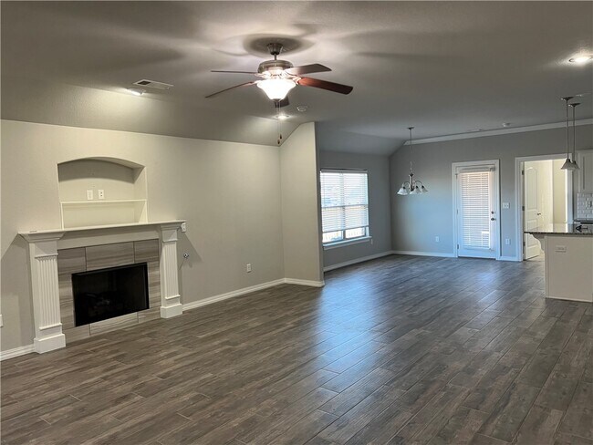 Building Photo - 1001 Tulip St