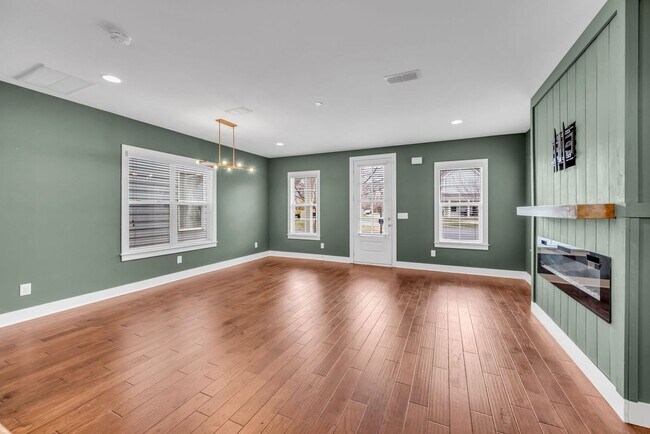 Building Photo - Cottage Park Home