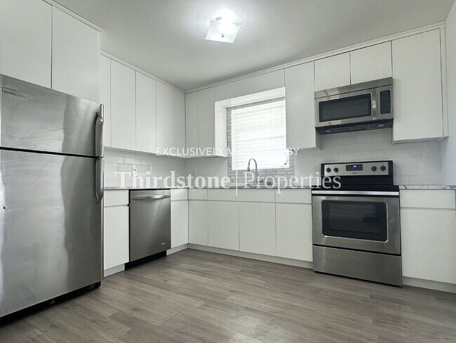 Building Photo - 8105 Santillo Dr