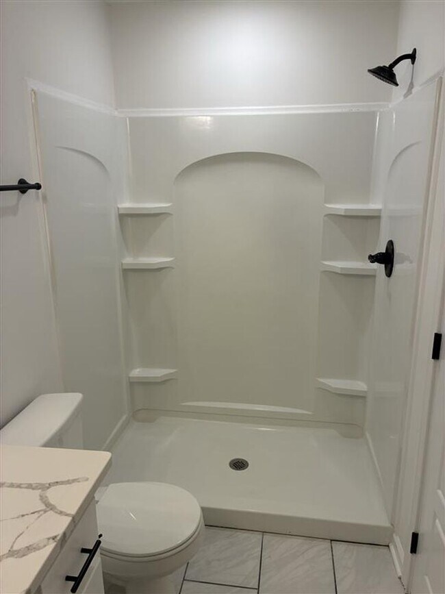 Building Photo - Beautiful 3 Bedroom, 2 Bathroom Home — Minutes from Fort Campbell and the 101st Parkway