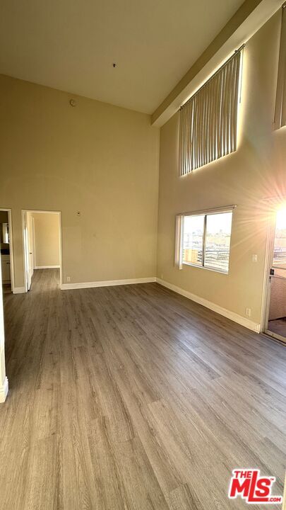 Building Photo - 701 S Kingsley Dr