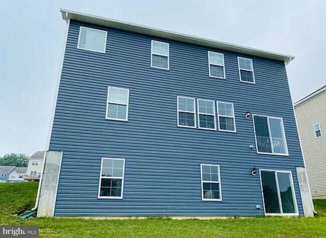 Building Photo - 223 Seven Springs Ln