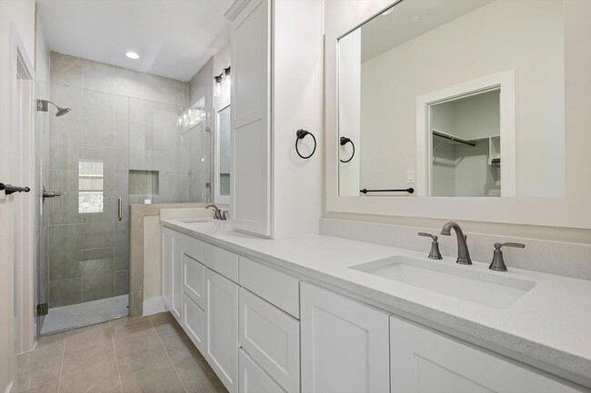 Building Photo - 510 Woodside Trl