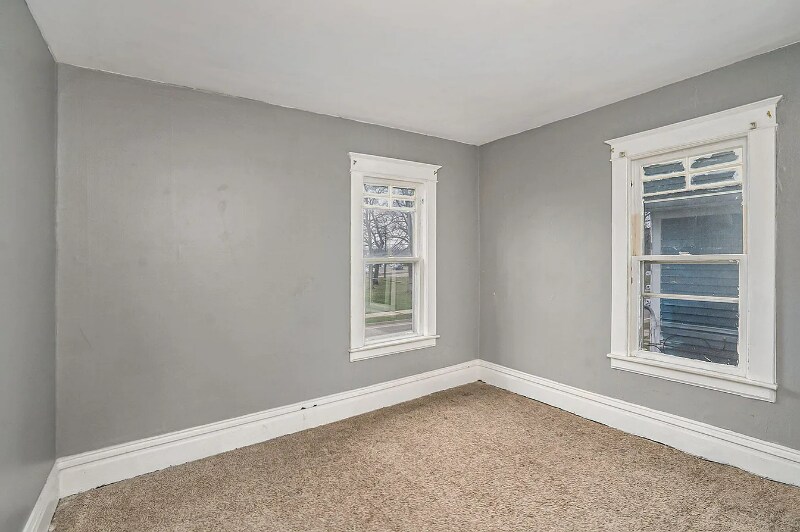 Building Photo - 823 Oakland Dr