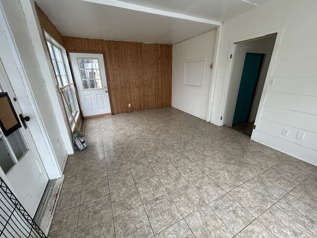 Building Photo - 955 N Curtis Ave