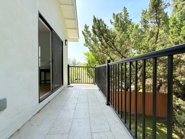 Building Photo - Beautifully Renovated 3-Bedroom Home in We...