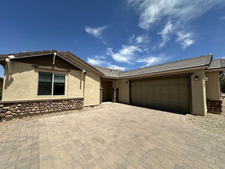 Building Photo - 2518 W Novak Way