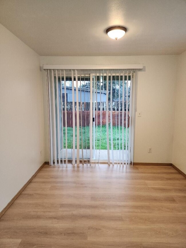 Building Photo - 3 Bdrm/2 Bath Single Level