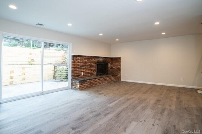 Building Photo - 17 Vista Dr