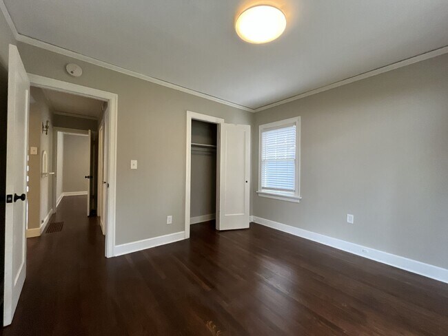 Building Photo - Stunning Rose City Park 5BD 2BA Home with Gas Fireplace Updated Finishes, Air Conditioning & Laun...