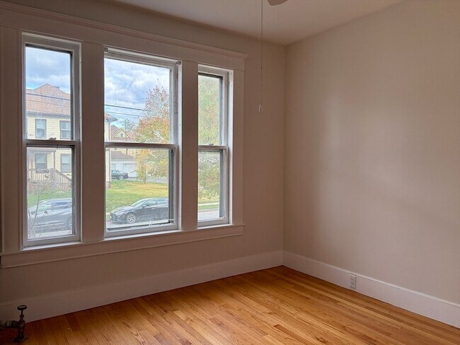 Building Photo - 271-273-273 Pleasant St