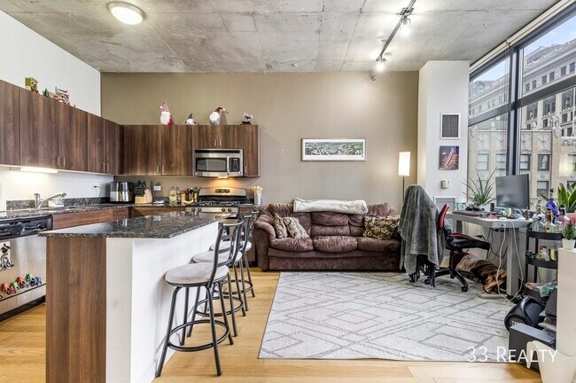 Building Photo - 235 W Van Buren St
