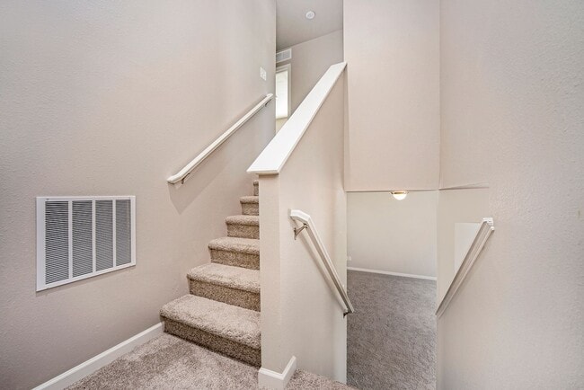 Building Photo - Newer Home for Lease!