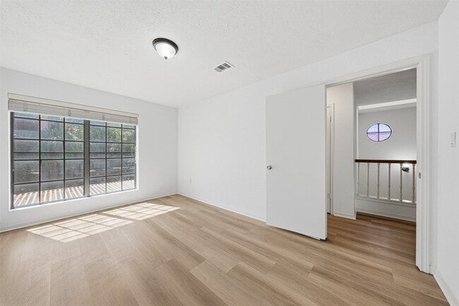 Building Photo - 7350 Kirby Dr