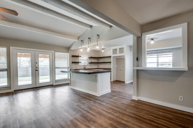 Building Photo - Stylish Home with Big Backyard in Prime Lo...