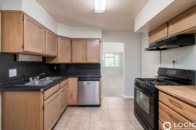 Building Photo - 559 E 800 S