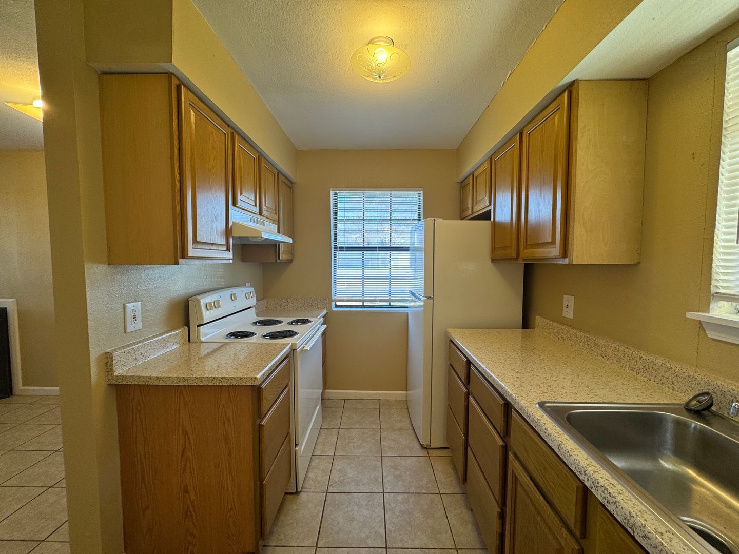 Building Photo - 4808 Rainbow Cir