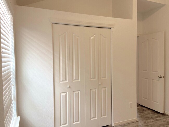 Building Photo - 1470 Senda Del Sol Ln