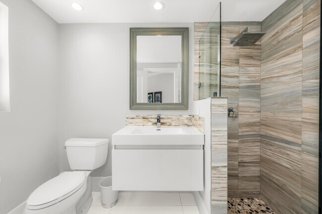 Building Photo - 3521 Glenwood Ct