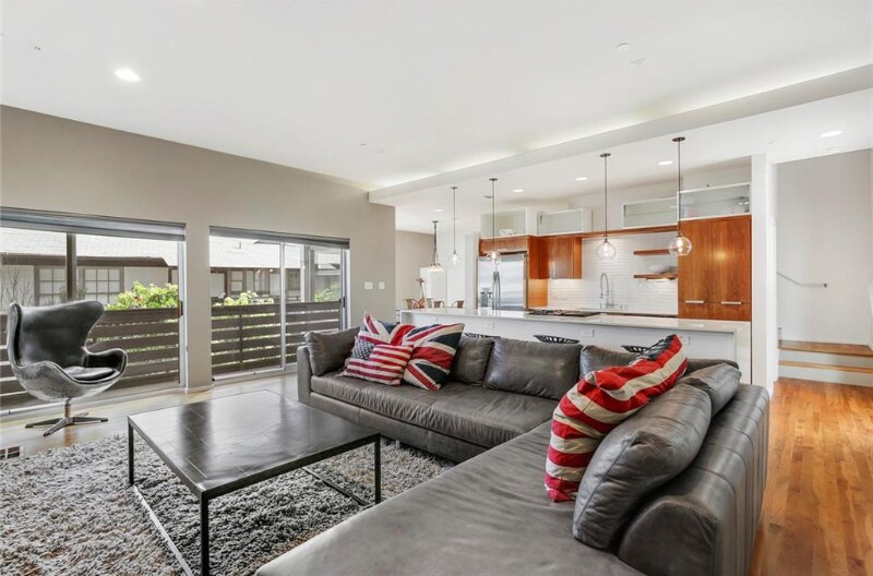 Primary Photo - 5205 Capitol Ave