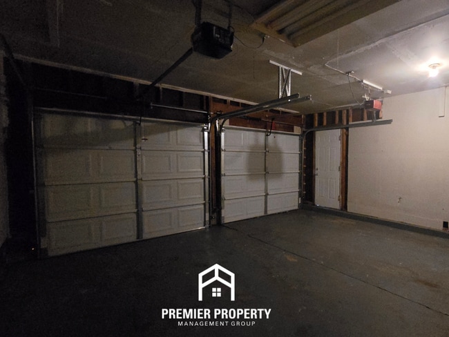 Building Photo - 3BR/1.5BA Florissant Home w/ 2-Car Garage, Fireplace & Fenced Yard - 63033