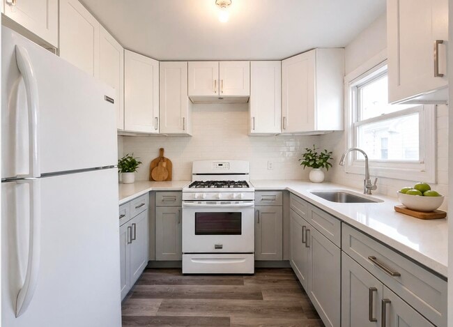 Building Photo - 13 E 17th St