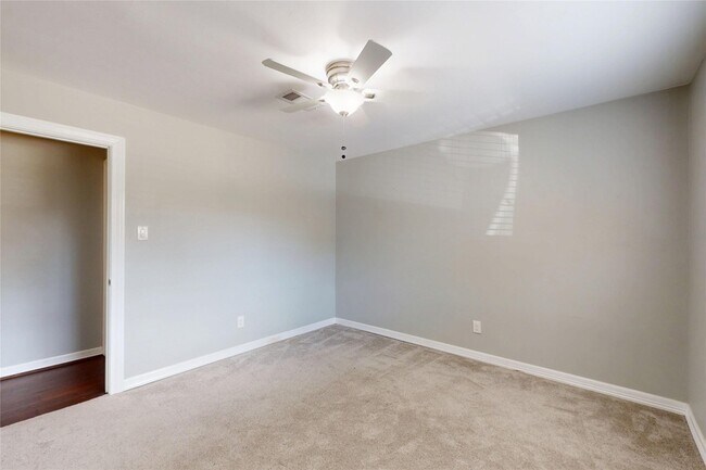 Building Photo - 5850 Braesheather Dr