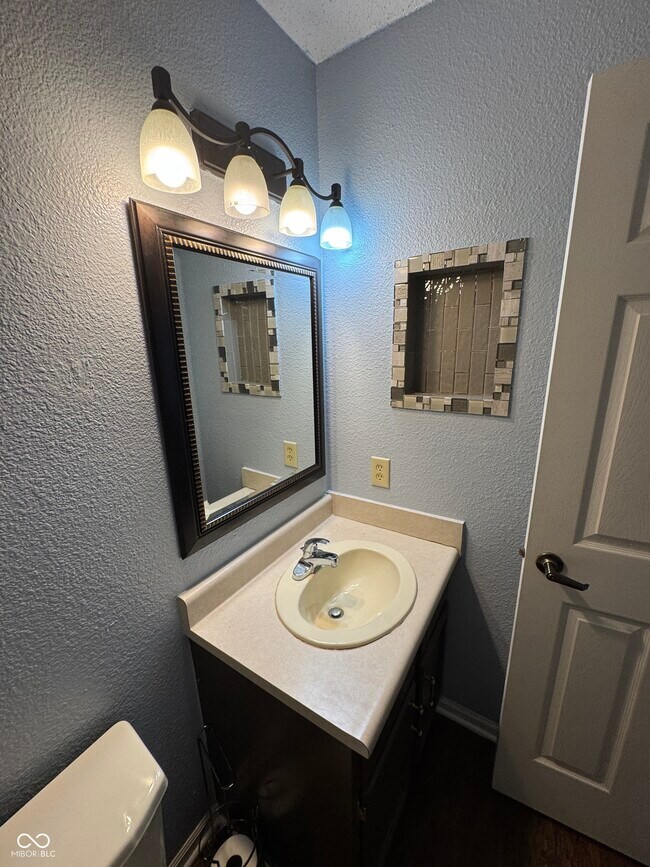 Building Photo - 4631 W Smith Valley Rd