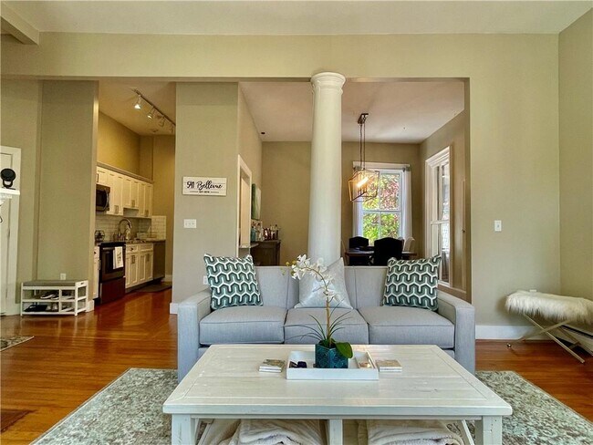 Building Photo - 541 Bellevue Ave