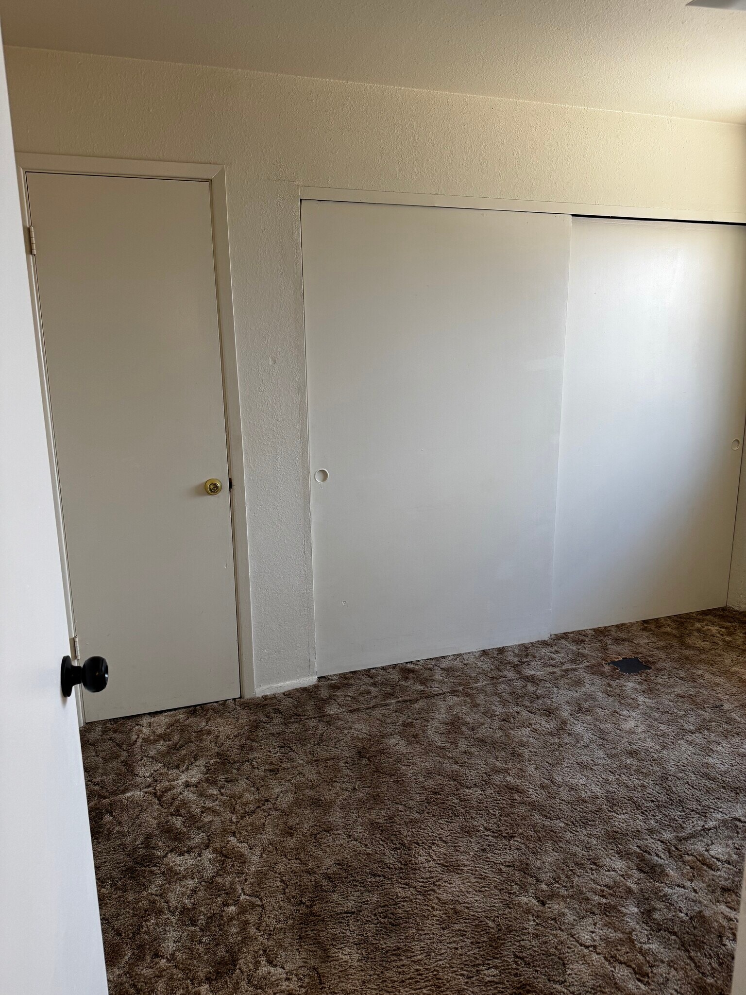 Small bedroom - 635 W Olive Ave