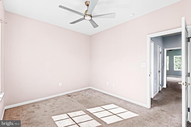 Building Photo - 720 River Crest Way