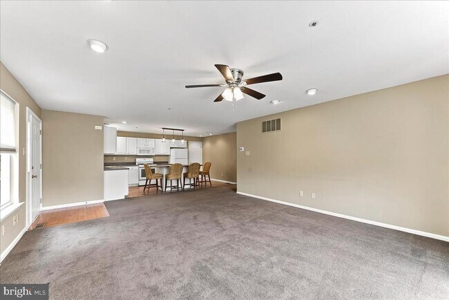 Building Photo - 347 Huntington Ct