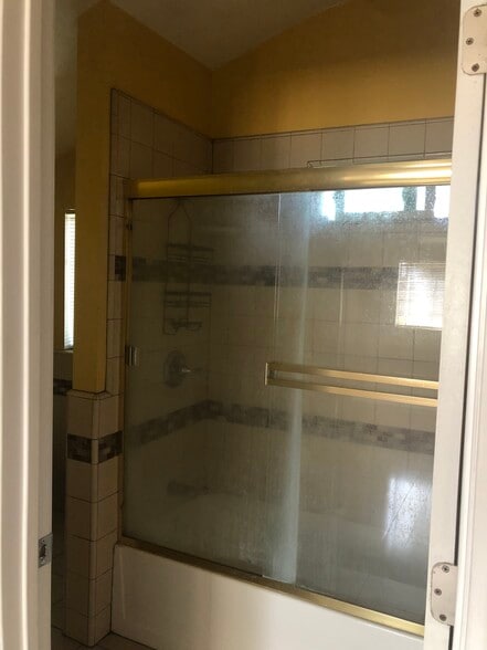 Bathroom - 6142 Oak Ave