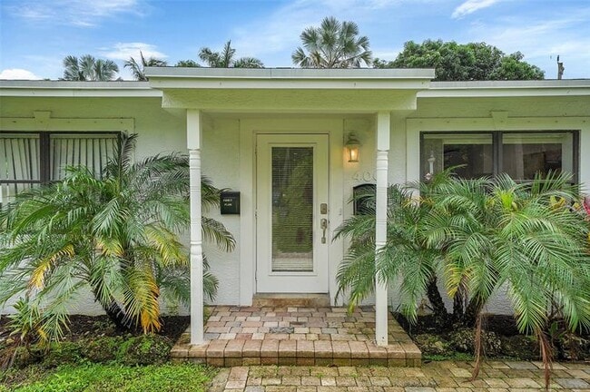 Building Photo - 400 NE 26th Dr