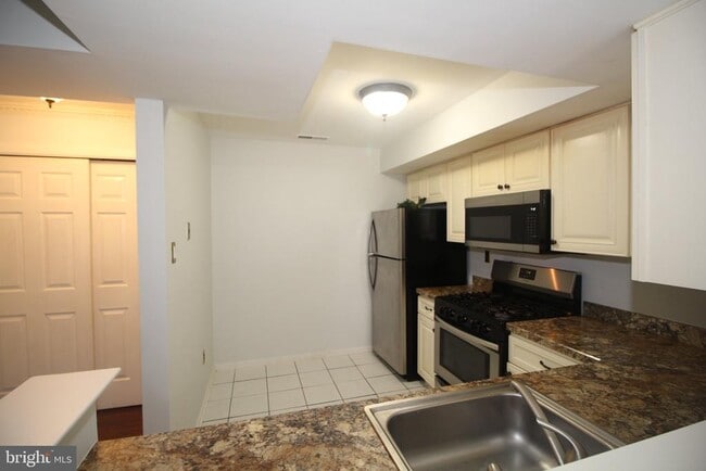 Building Photo - 681 Rose Hollow Dr
