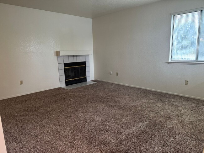 Building Photo - Antelope home