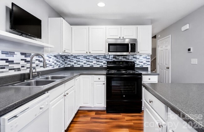 Building Photo - 10519 Yellow Rose Ln