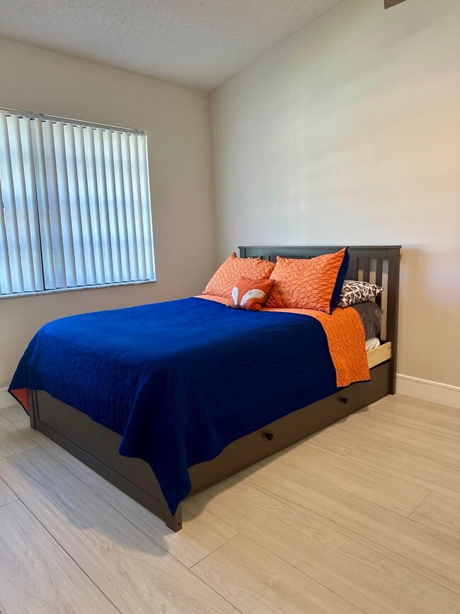 Building Photo - 22670 Vistawood Way