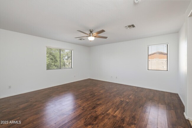 Building Photo - 3112 S 82nd Ln
